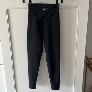 Beach Riot ribbed, v shape waistband, ankle length black leggings, size small